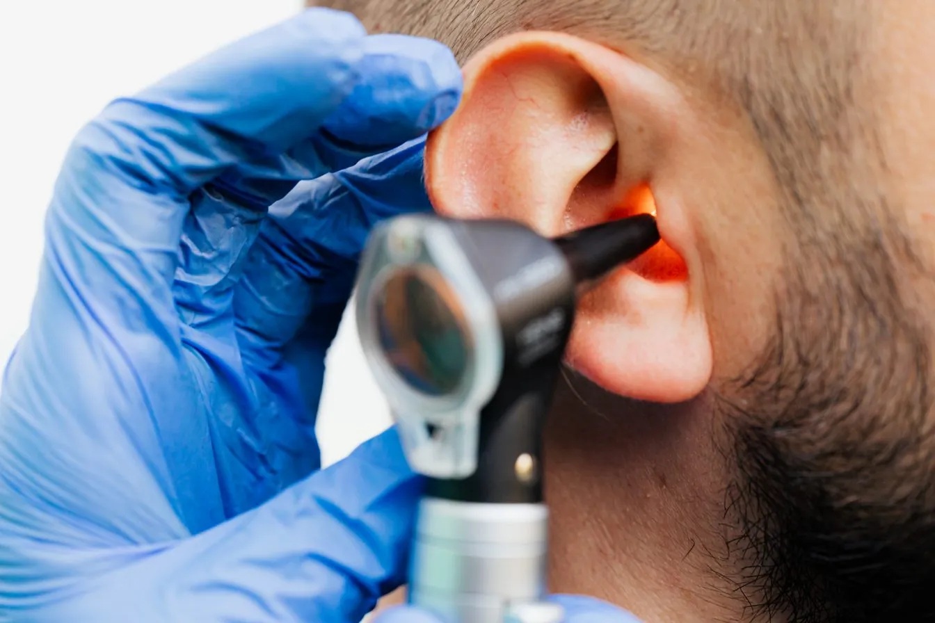 What's the difference between an earache and an ear infection? — Home ...